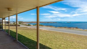 A covered outdoor area with a view of the sea and a road. - Elliston Esplanade Beach House (RUFF-INN-IT) (Elliston)