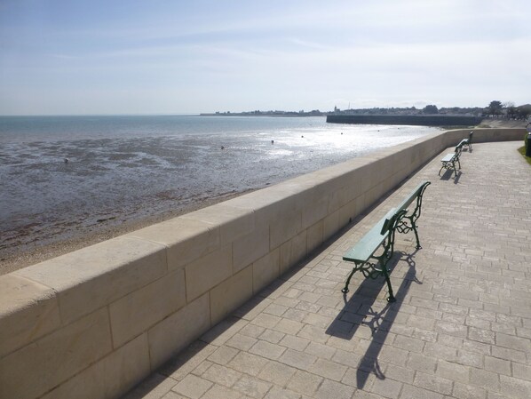Sun-loungers - Maison de Pêcheur à 5 Min du Port de La Flotte et de son Marché Médiéval (La Flotte)