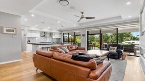 TV, fireplace - WOMBAT LODGE - THE VINTAGE HOLIDAY HOUSES (POKOLBIN)