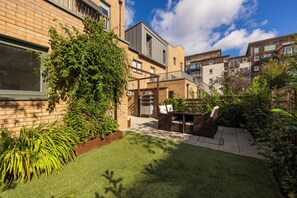 Terrace/patio - Gorgeous central 3 bed house - free parking & garden (15 min walk to Royal Mile) (Edinburgh)