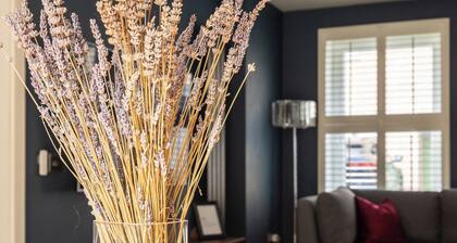 Gorgeous central 3 bed house - free parking & garden (15 min walk to Royal Mile)