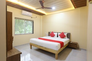 Pillowtop beds, bed sheets - Durva Palace (Alibag)