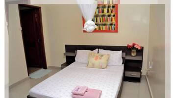 3 slaapkamers, een strijkplank/strijkijzer, wifi, beddengoed