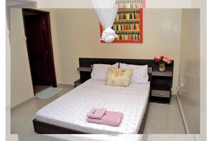 3 bedrooms, iron/ironing board, WiFi, bed sheets