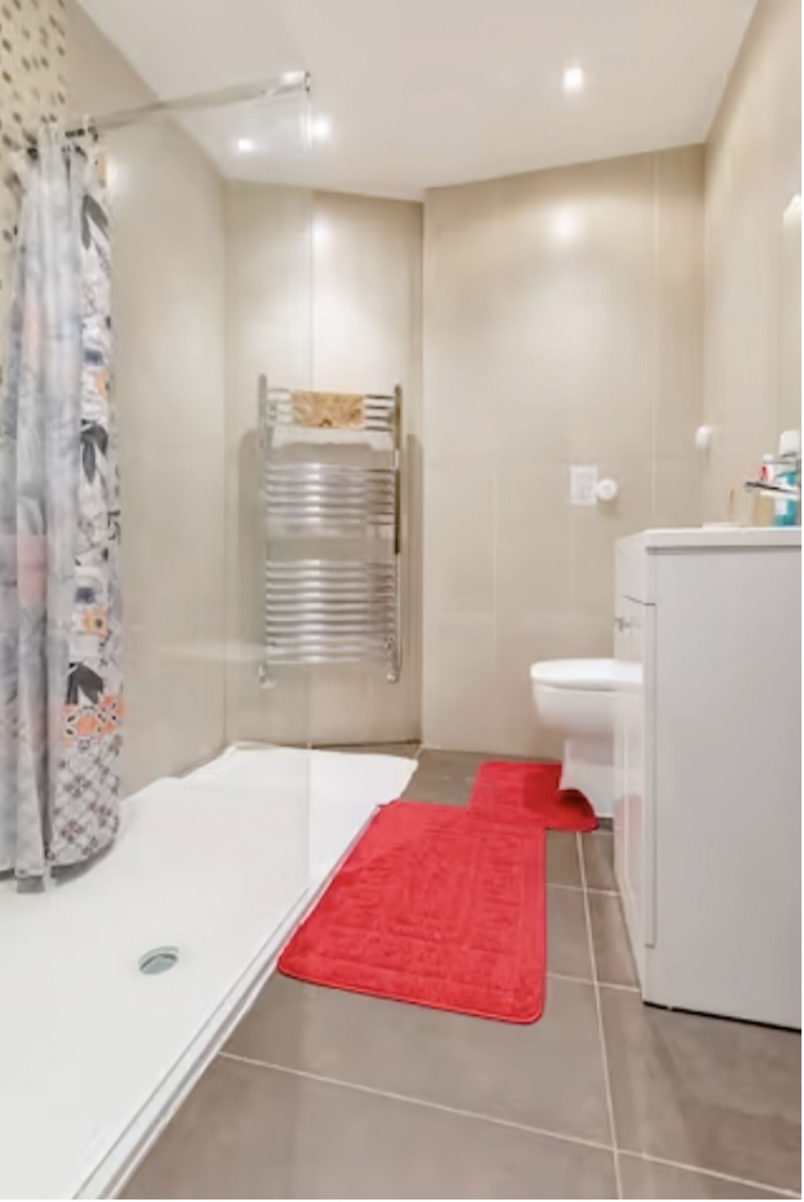 Towels, soap, shampoo, toilet paper