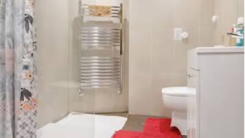Towels, soap, shampoo, toilet paper