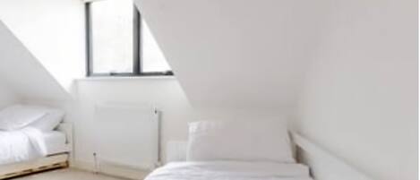 3 chambres, fer et planche à repasser, Wi-Fi, draps fournis