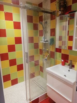 Hair dryer, toilet paper - Belle Maison Avec Jardin et Pergola au Cœur de Cergy (Cergy)
