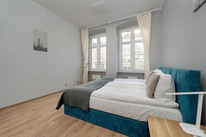 Leilighet, 3 soverom, kjøkken | 3 soverom, skrivebord og sengetøy