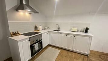 Microondas, horno, parrilla de estufa y lavavajillas