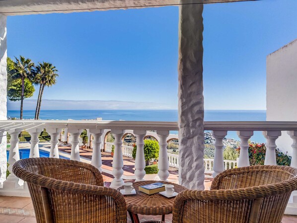 Property grounds - Charming Duplex Apartment with Breathtaking Views, Benalmadena Pueblo, Malaga! (Benalmádena)