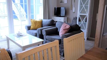 Smart-TV, Kamin, Bücher