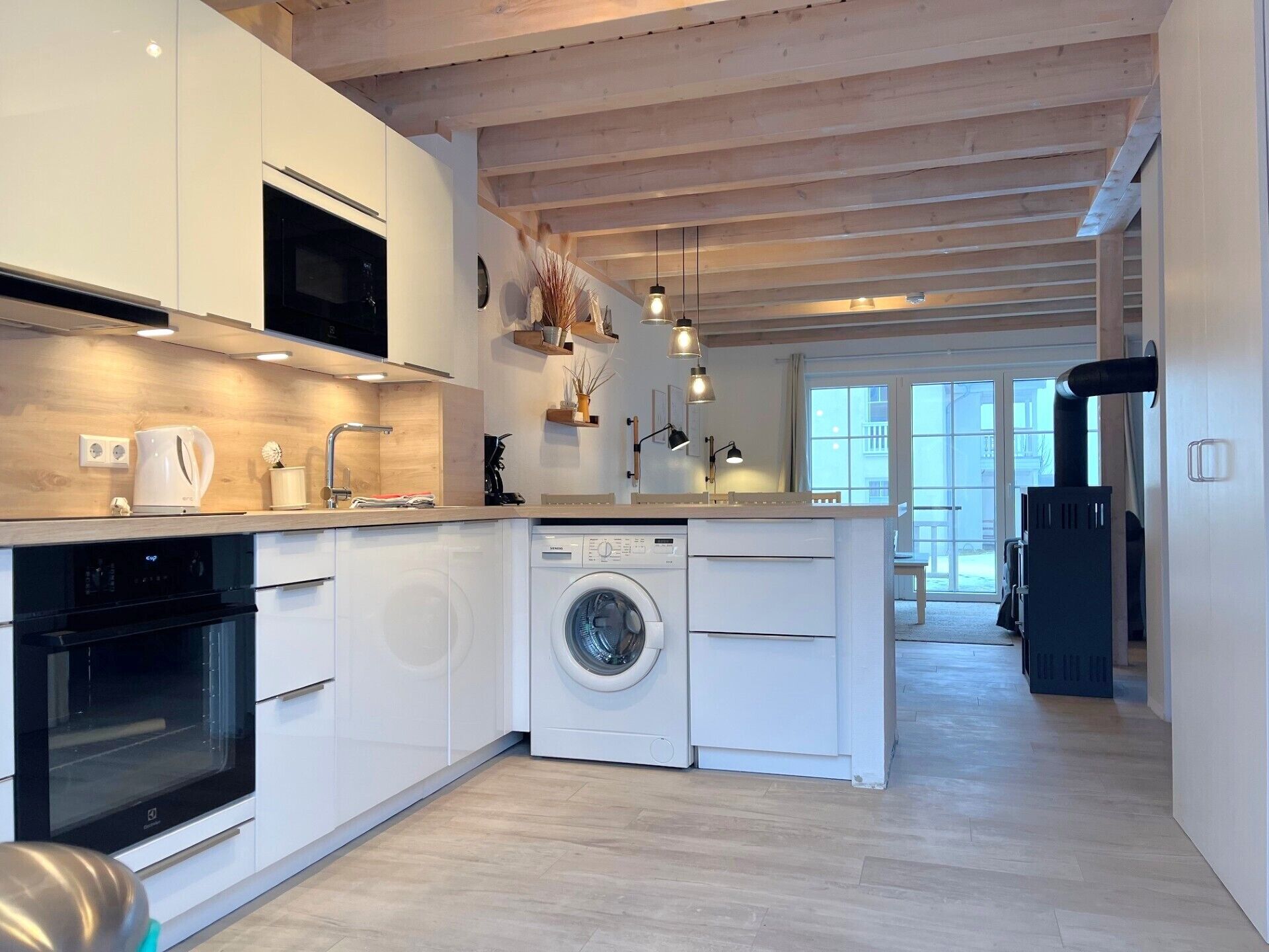 Réfrigérateur, micro-ondes, four, plaque de cuisson