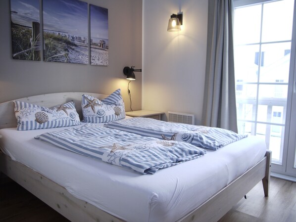 3 bedrooms, travel cot, free WiFi, bed sheets