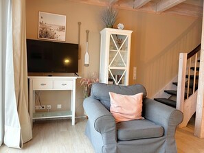 Smart-TV, Kamin, Bücher