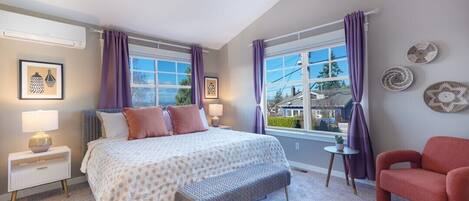 4 bedrooms, desk, iron/ironing board, travel crib