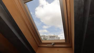 Deluxe Single Room | Soundproofing, free WiFi, bed sheets