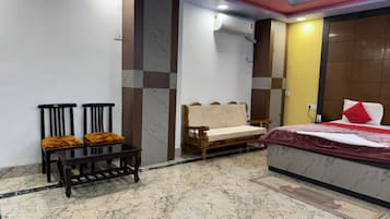Superior Double Room, City View | Soundproofing, free WiFi, bed sheets
