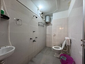 Regadera, regadera tipo lluvia, amenidades de baño gratuitas, pantuflas 