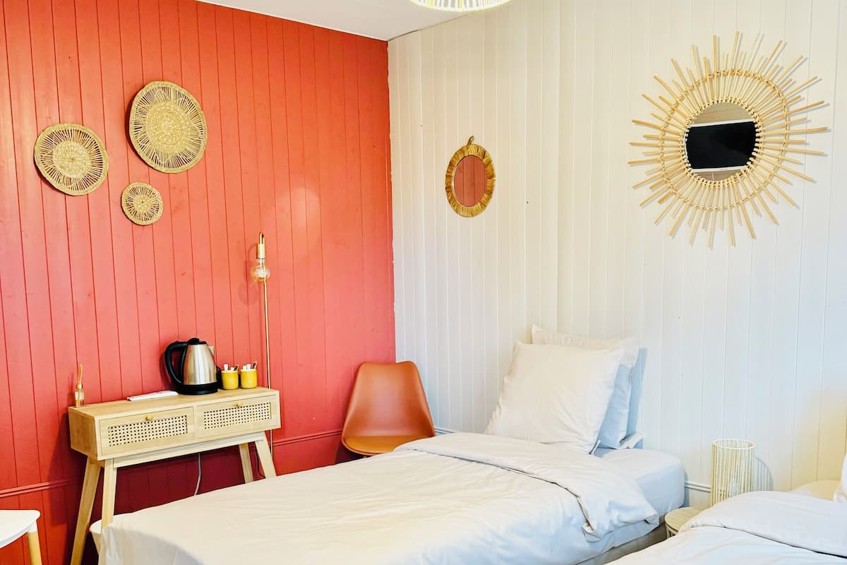 Classic Twin Room | Individually decorated, individually furnished, desk, soundproofing