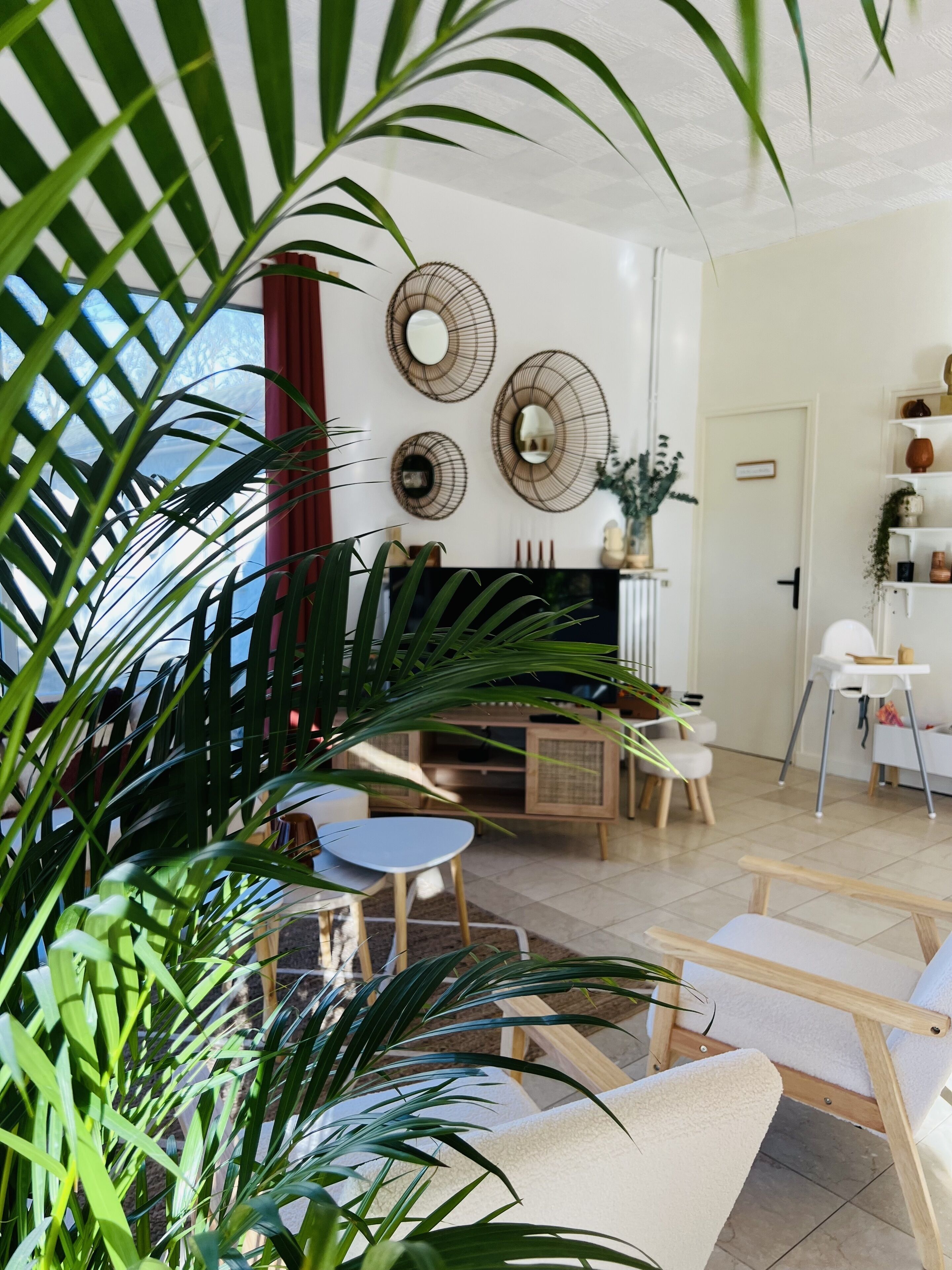 Télévision LCD de 80 cm avec chaînes numériques