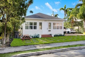 Exterior - Charming Cottage on Croton #1 (West Palm Beach)