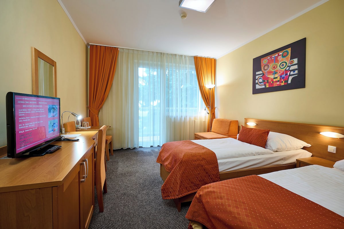 1 bedroom, hypo-allergenic bedding, minibar, in-room safe
