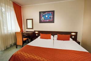 Apartament empresarial, balcó | Roba de llit hipoal·lergògena, minibar i caixa forta a l'habitació 