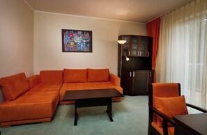Apartamento standard, sacada | Roupas de cama antialérgicas, frigobar, cofres nos quartos