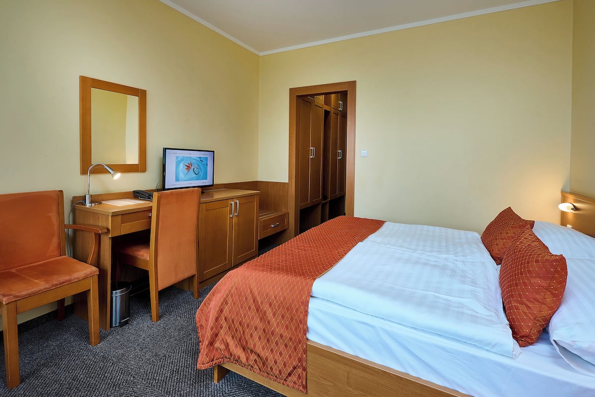 Standard Double or Twin Room, Balcony | 1 bedroom, hypo-allergenic bedding, minibar, in-room safe