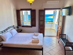 Iron/ironing board, free WiFi, bed sheets