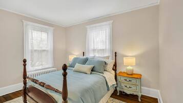 2 chambres, fer et planche à repasser, lit parapluie, Wi-Fi gratuit