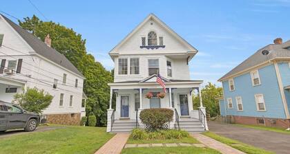 West Hartford Center: Cozy New England Apartment