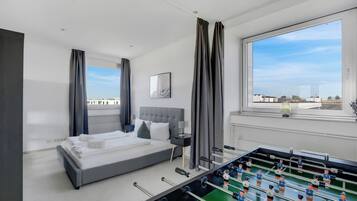 3 Schlafzimmer, Schreibtisch, Bügeleisen/Bügelbrett, WLAN