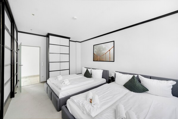 3 habitaciones, escritorio, tabla de planchar con plancha y wifi 