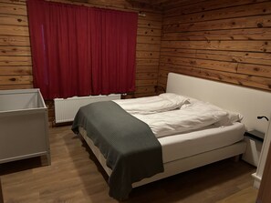 5 slaapkamers, een strijkplank/strijkijzer, gratis wifi, beddengoed