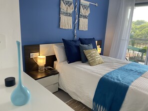 Luxury Apartment | 2 bedrooms, free WiFi, bed sheets - Your Retro Beach Front Hideaway in Salou (Salou)