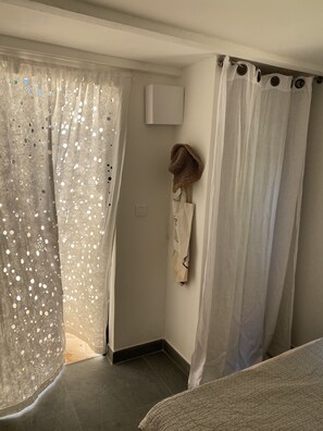 6 chambres, fer et planche à repasser, Wi-Fi gratuit, draps fournis