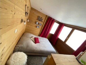 3 bedrooms, WiFi, bed sheets - Apart. cosy (47m²) - big family room - 3 bedrooms - directly on the slopes (Les Belleville)