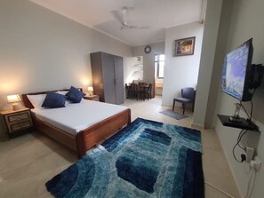 1 bedroom, desk, WiFi, bed sheets