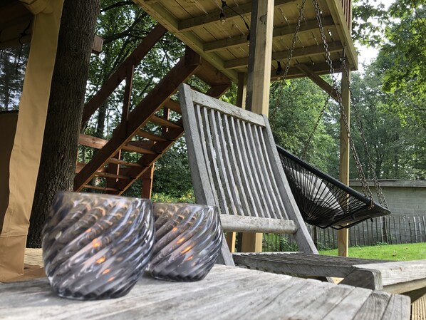 Terrace/patio - Unique eco-lodge in the woods near Bruges, Ghent and the beach. (Wingene)