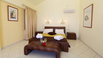 Junior Suite | In-room safe, soundproofing, iron/ironing board, free WiFi