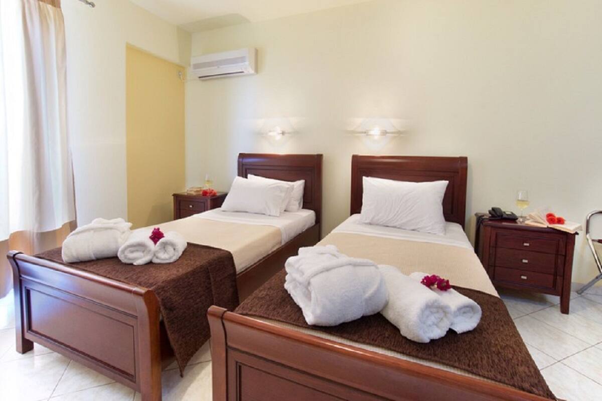 Superior Double Room | In-room safe, soundproofing, iron/ironing board, free WiFi
