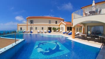 Seasonal outdoor pool, pool umbrellas, sun loungers