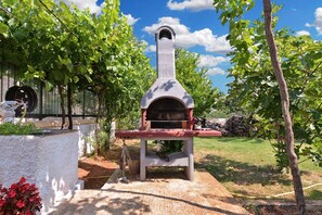 Property grounds - Holiday apartment with air conditioning (Ližnjan)