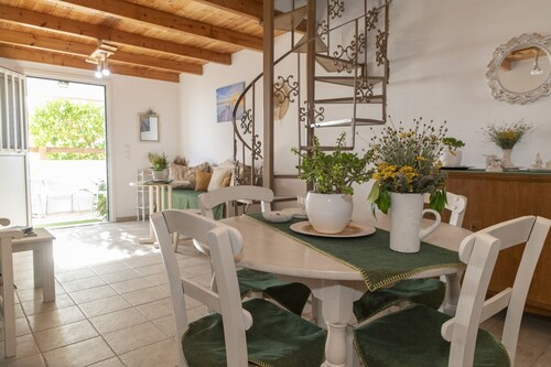 Julia's Holiday House