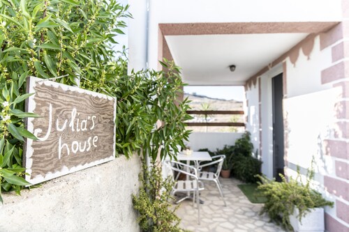 Julia's Holiday House