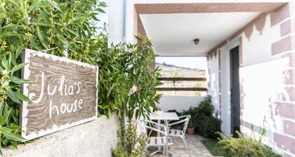 Julia's Holiday House