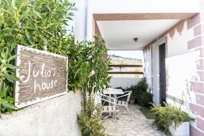 Julia's Holiday House