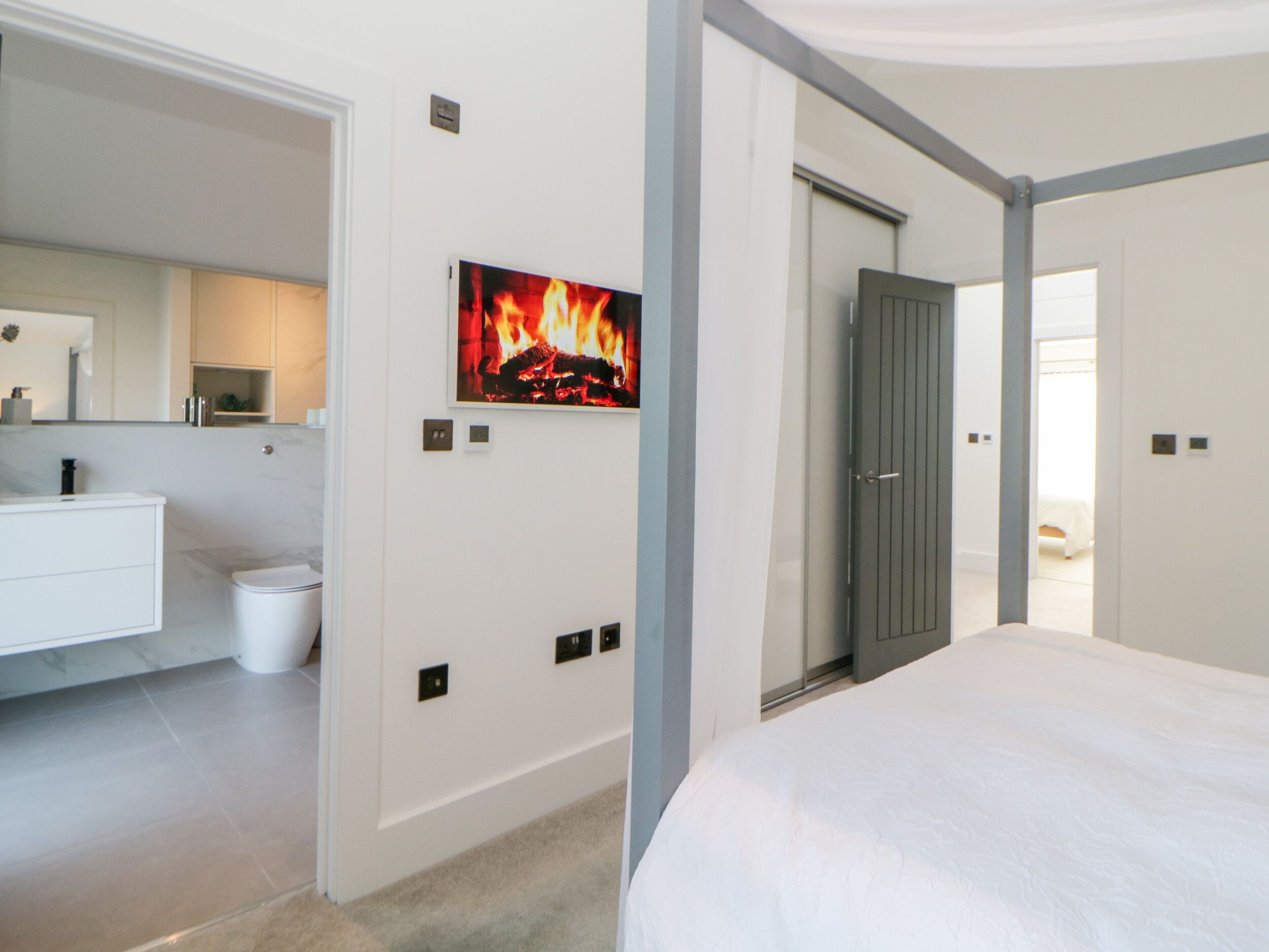 2 bedrooms, individually decorated, individually furnished, free WiFi